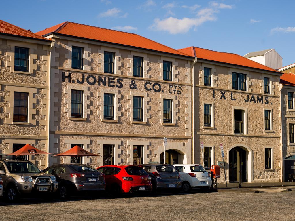 The Henry Jones Art Hotel Hobart Exterior foto The Jones and Co. building in the Old Busselton Town Hall Complex