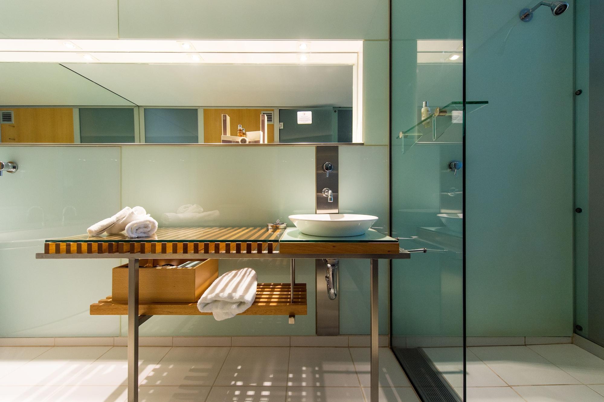 The Henry Jones Art Hotel Hobart Exterior foto Bathroom