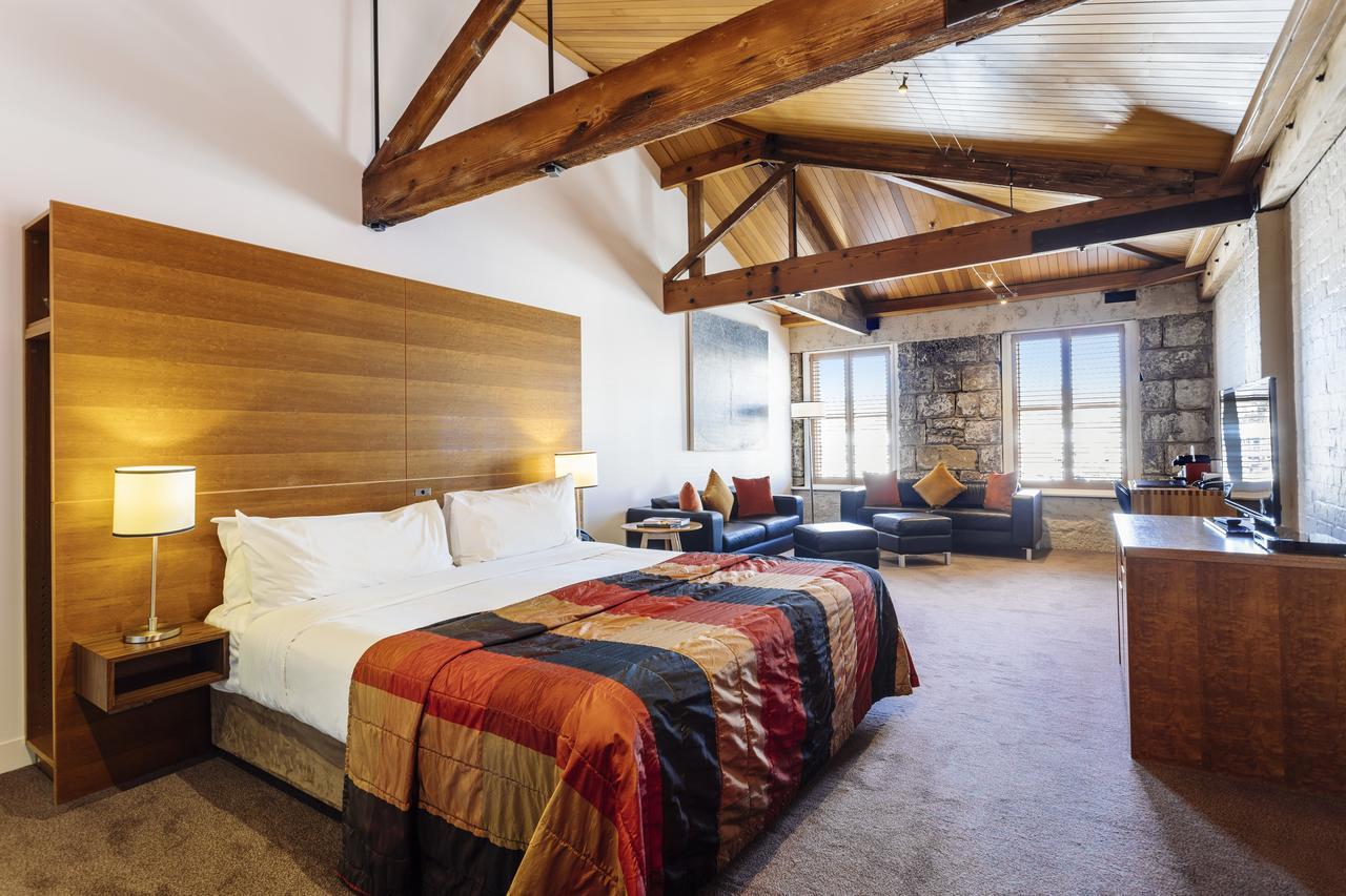 The Henry Jones Art Hotel Hobart Exterior foto A room at the hotel