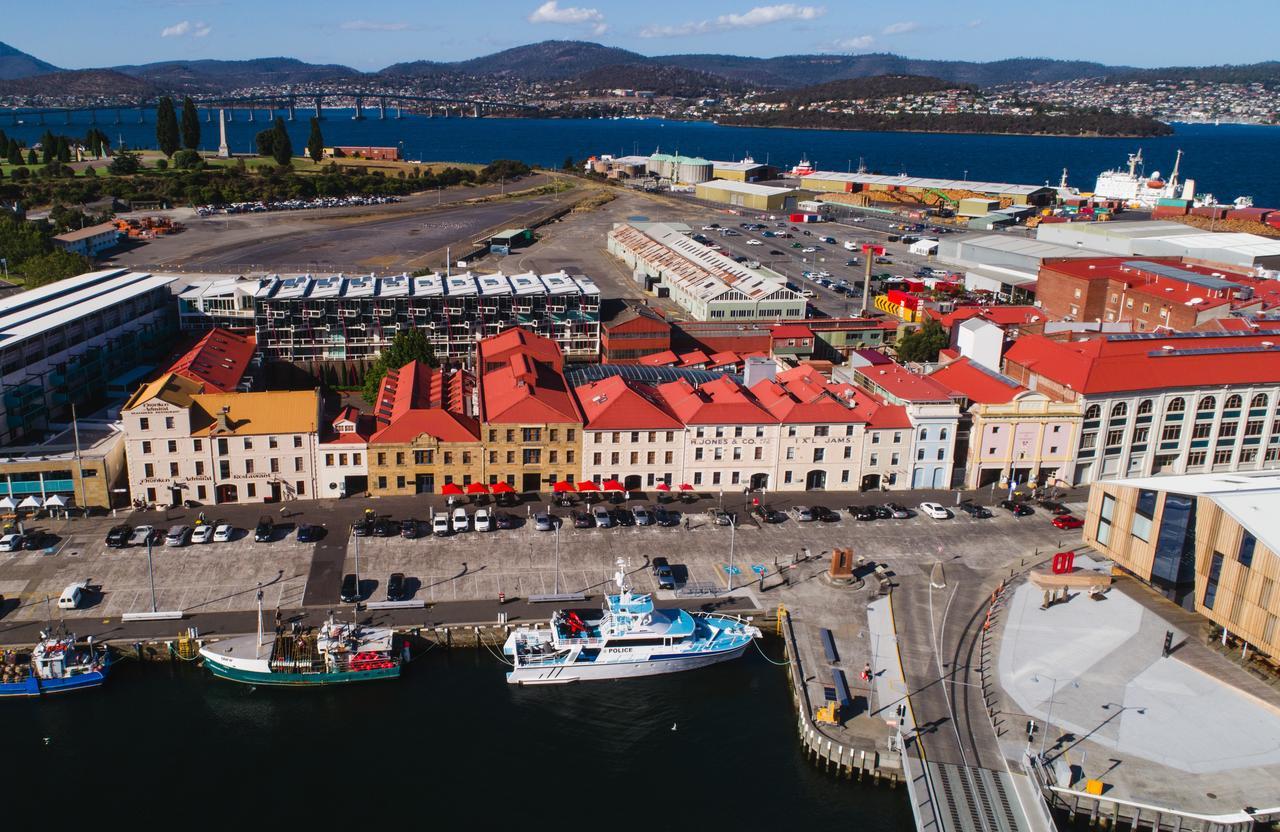 The Henry Jones Art Hotel Hobart Exterior foto Aerial view of the Port of Devonport